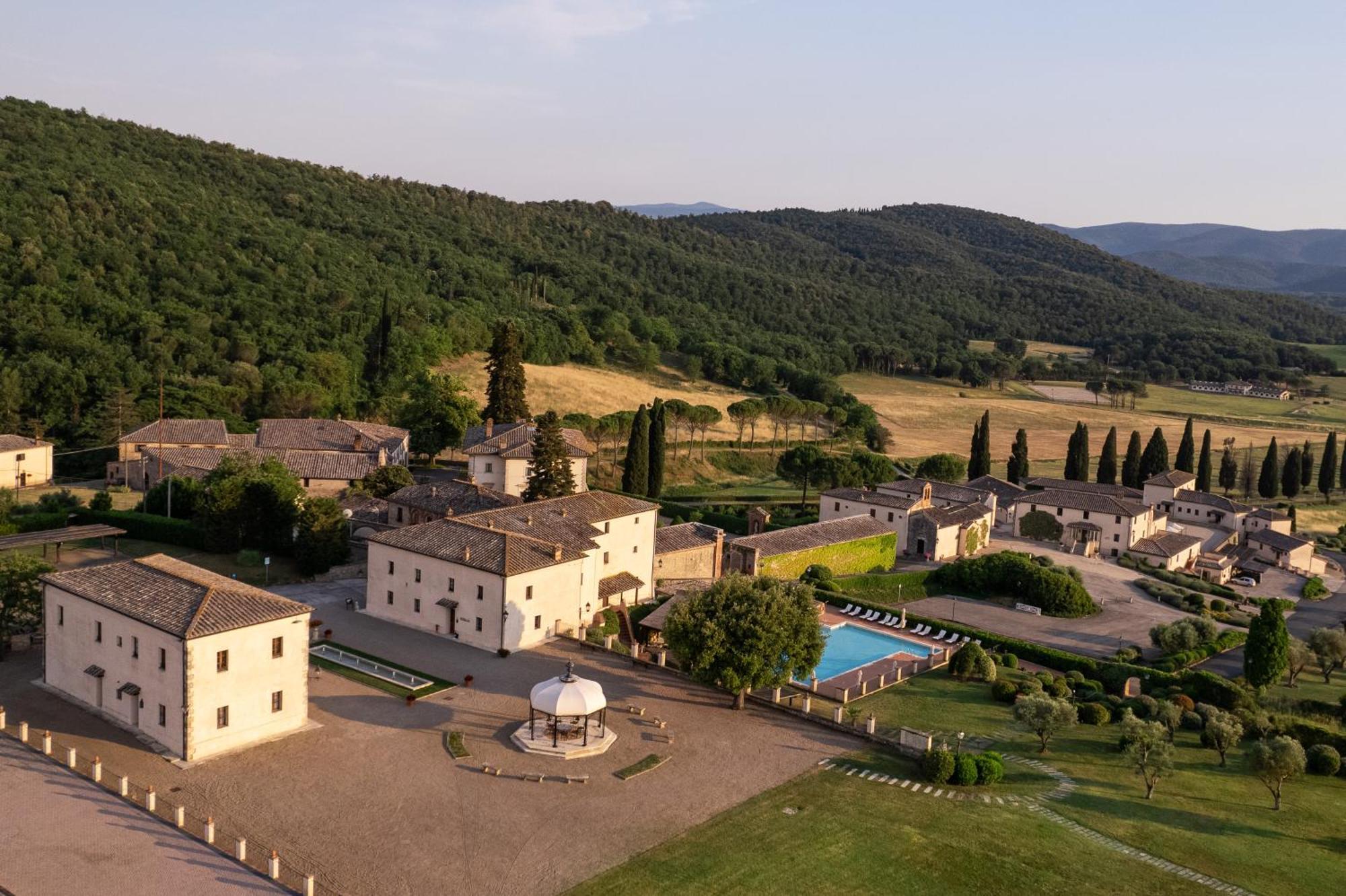 La Bagnaia Golf Resort Экстерьер фото